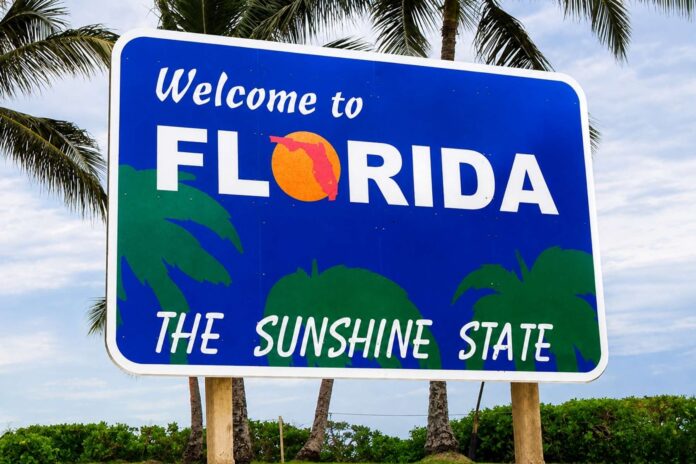 Welcome to Florida Sunshine State sign with palm trees representing Florida’s ranking as the No. 2 most fun state in America for 2026.